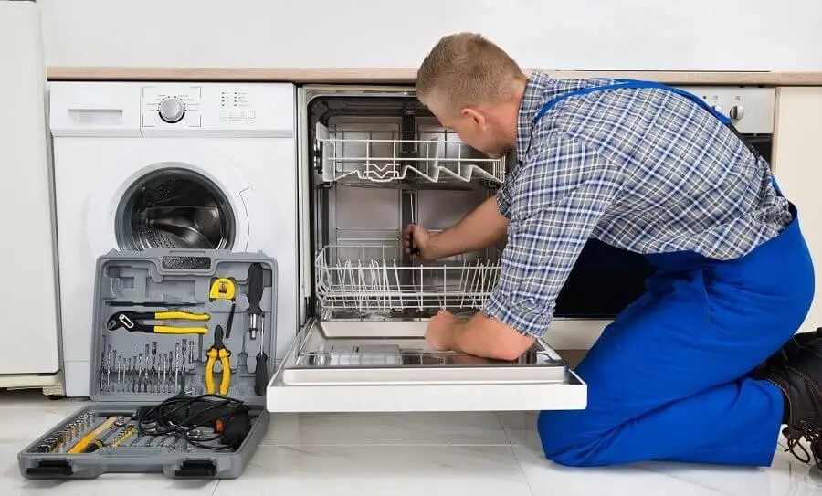 Kiraz Maytag servisi teknisyen ekibi beyaz eşya tamiri yaparken
